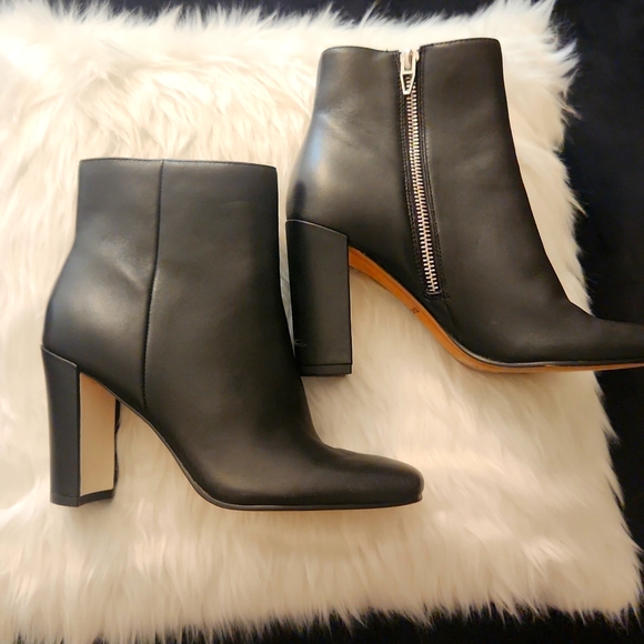 Dolce Vita Leather Booties - Picture 5 of 16